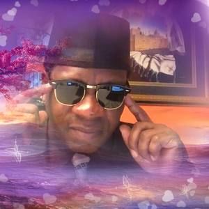 Meet your Posher, Emmanuel